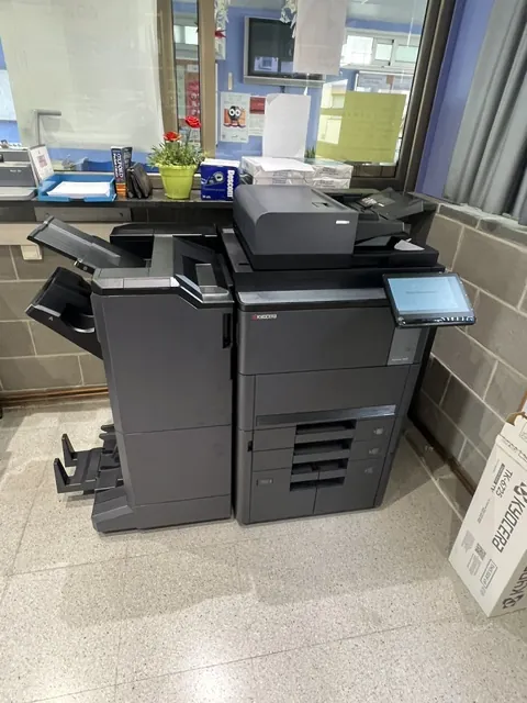 Fotocopiadora Kyocera instalada por AGTEC en un cliente de Barcelona